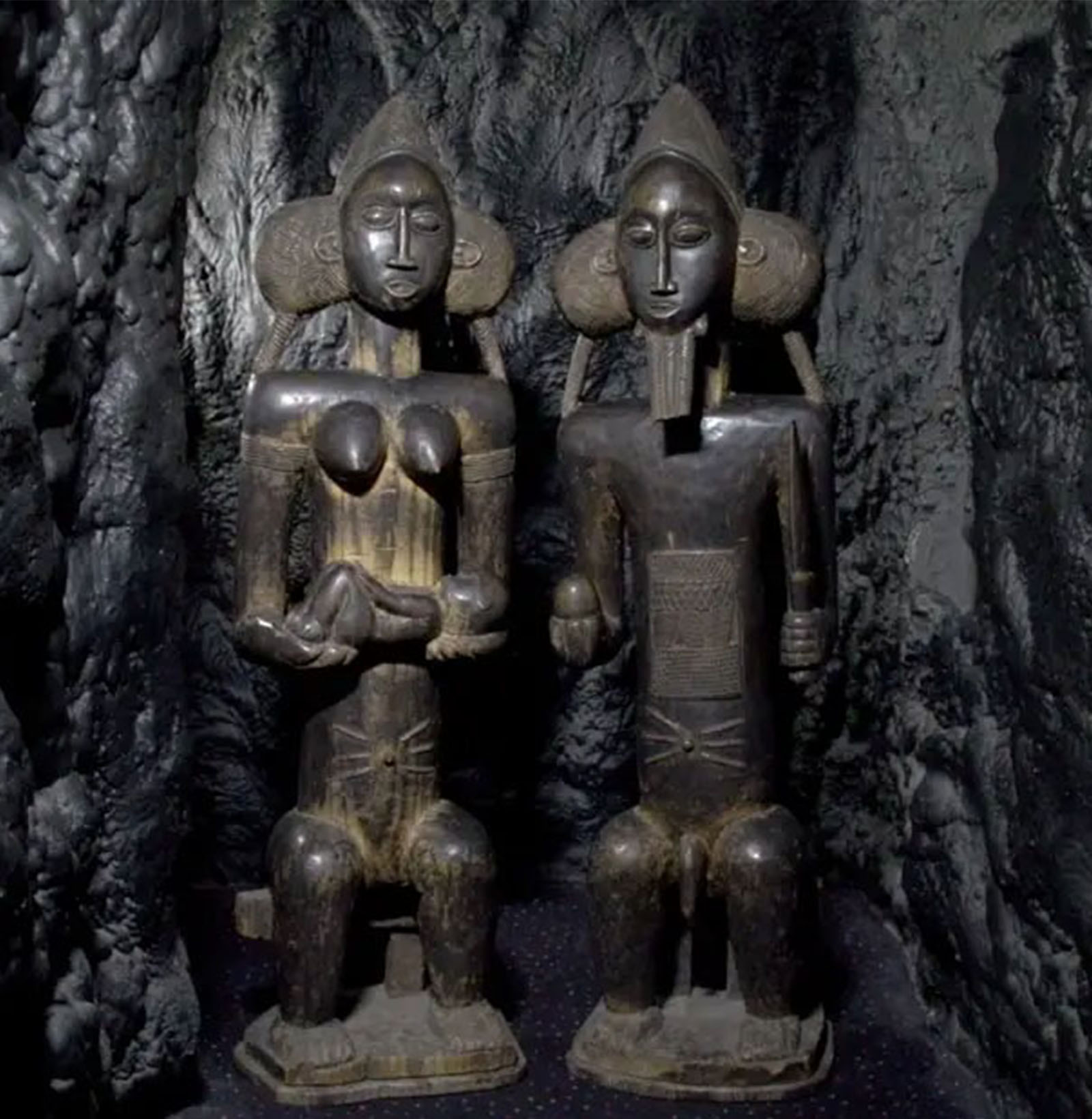 Baule Statues